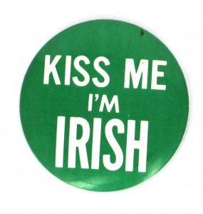 Badges25mm-kiss-me B kiss me 285x300 Badges St Patrick