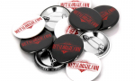 Panachage de badges ronds 32mm.
Visuel : 'Metalorgie.bom en rouge sur fond noir ou blanc'.