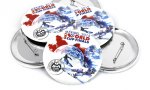 Panachage de badges ronds 75mm.
Visuel : ' Méribel Ski World Cup Finals avec photo d'un skieur et logo de Méribel Alpina'.