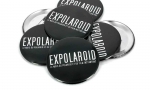 Panachage de badges ronds 88mm.
Visuel : 'Logo Expolaroid, le mois du polaroid et du film instantané.'