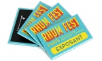 Panachage de badges rectangles 68x45mm.
Visuel : 'Logo du Rhum Fest, Paris 7-8-9 Avril 2018, Parc Floral - Vincennes, Exposant.'