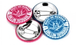Panachage de badges ronds 32mm avec pelliculage mat.
Différentes couleurs : 'Logo Grillon Tatouage, Mont-de-Marsan, Since 2005.'