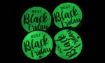 Panachage de badges ronds 56mm sur fond phosphorescent.
Visuel : 'Best Black Friday.'