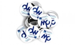 Panachage de badges ronds 63mm avec attaches aimantées rectangles avec pelliculage mat.
Visuel : 'Logo DW, Digital Week, partenariat Banque Populaire.'