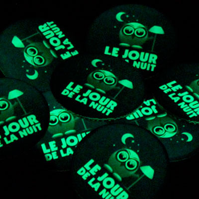 Badges métal fond Phospho