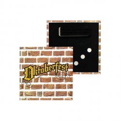 fabrication de badges carrés personnalisés 80x80mm avec attache aimantée