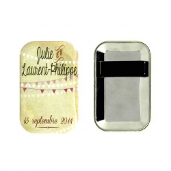 fabrication de badges rectangles personnalisés 68x45mm avec des coins arrondis et attache aimantée