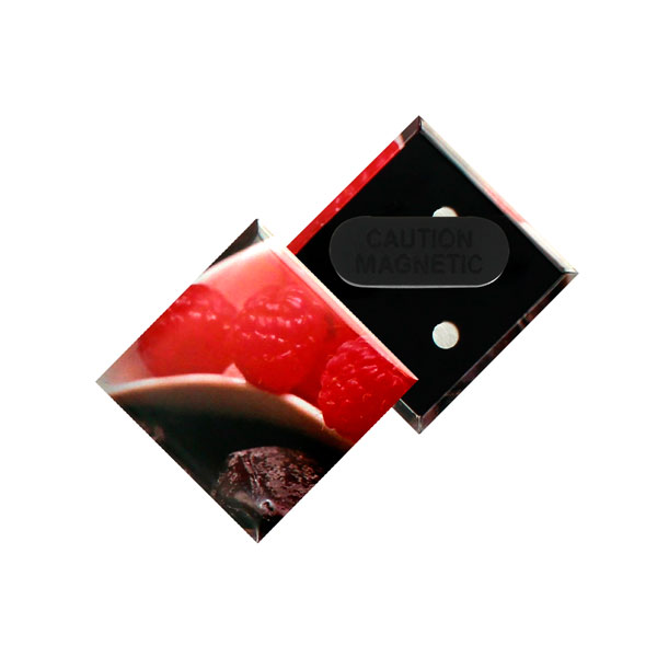 Badges Losange Personnalisés 52mm x 52mm avec Attache Aimantée Double